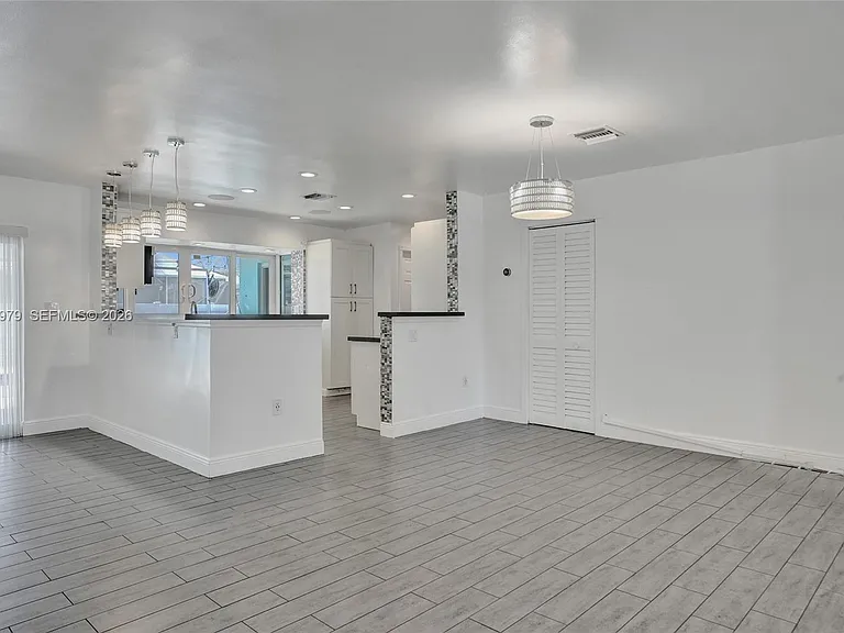 9240 SW 54th St — Photo 29
