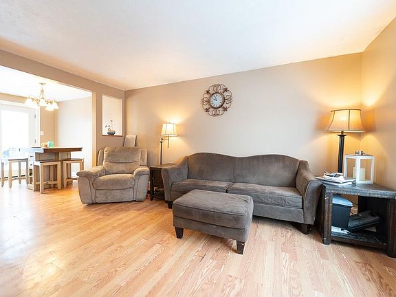 3rd image of 5766 Clover Meadow Ln