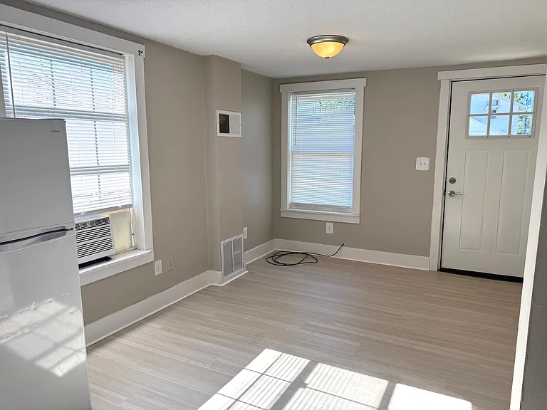 214 Myrtle Ave — Photo 2