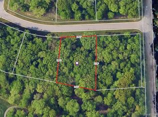 665 Kings Fairway Ln, Grand Blanc, MI