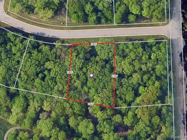 665 Kings Fairway Ln, Grand Blanc, MI 48439