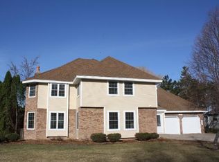 1522 Colleen Ave, Arden Hills, MN 55112