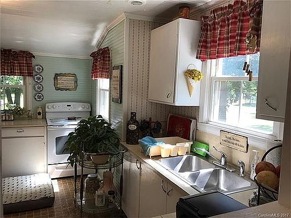 KITCHEN - BEFORE