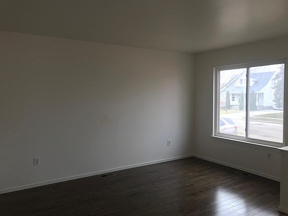 4th image of 27840 Kaufman St