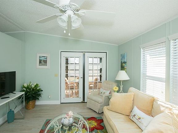 3rd image of 574 Tarpon Dr