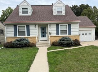 16 Bruce Ct, Mankato, MN 56001