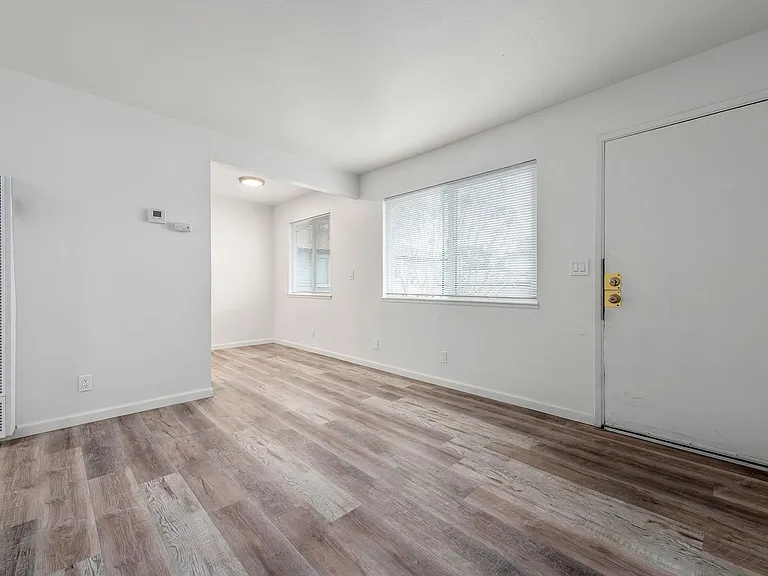 S. 9TH 67 — Photo 4