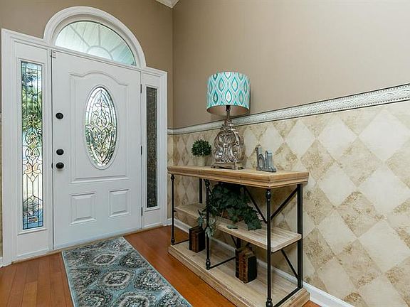 3rd image of 802 Bromley Ct