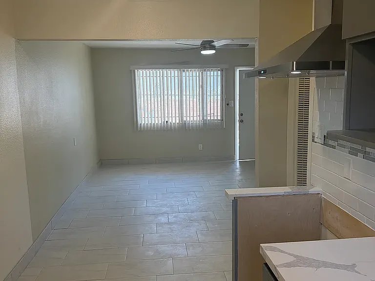 Apartments at 10623 S Budlong — Photo 12