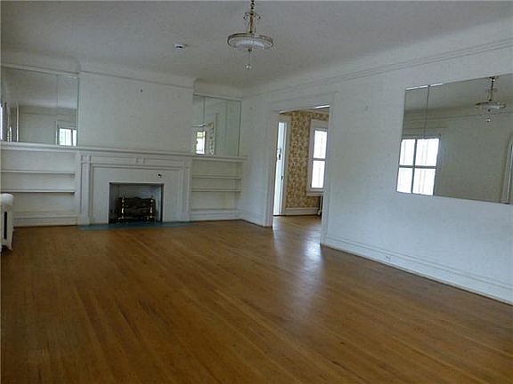3rd image of 905 Cincinnati Ave