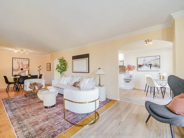 211 Saint Patrick St #1001, Toronto, ON M5T 2Y9