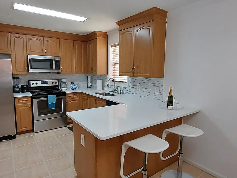 1401 W 9th St — Photo 2