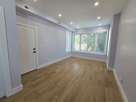 3rd image of 2807 W Touhy Ave #1