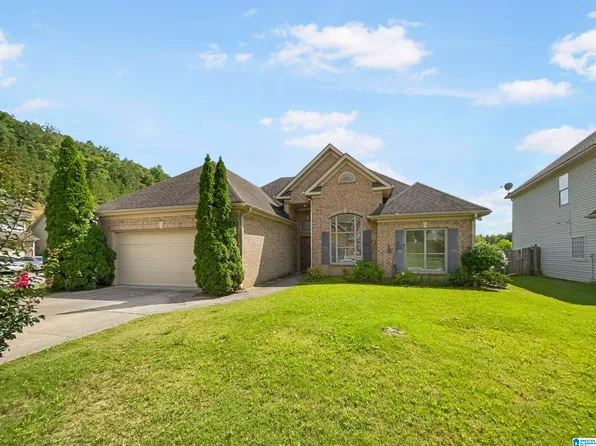 2001 Forest Lakes Ln, Sterrett, AL 35147