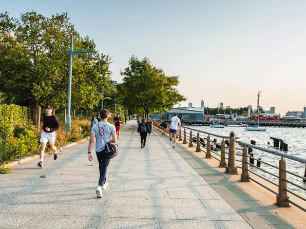 400 West 37th Street image 28 of 69