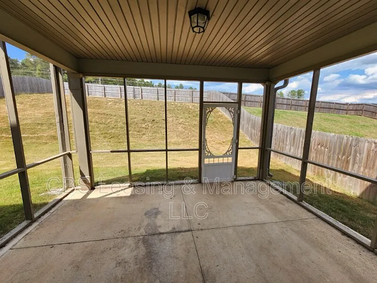 2112 Sequoia Dr — Photo 30