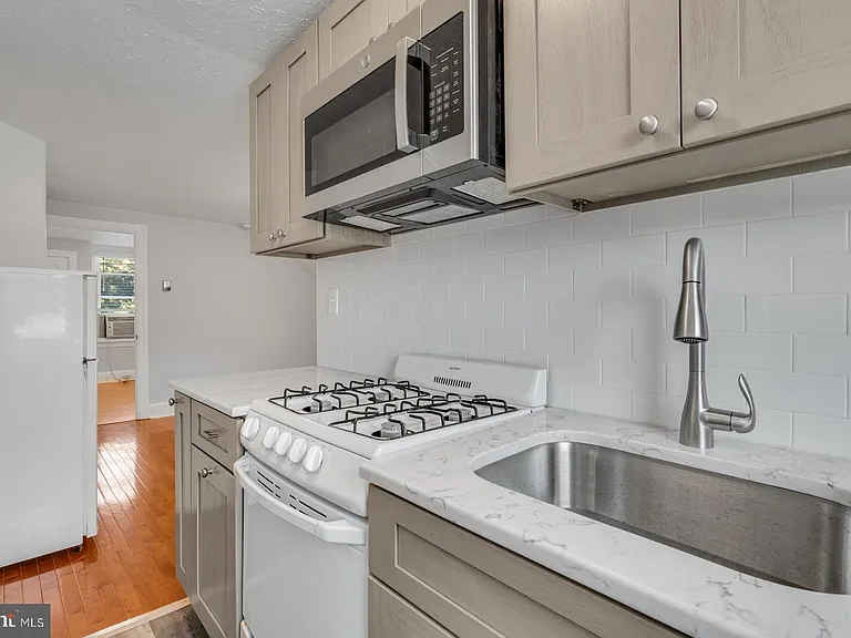 158 Montgomery Ave #3 — Photo 10