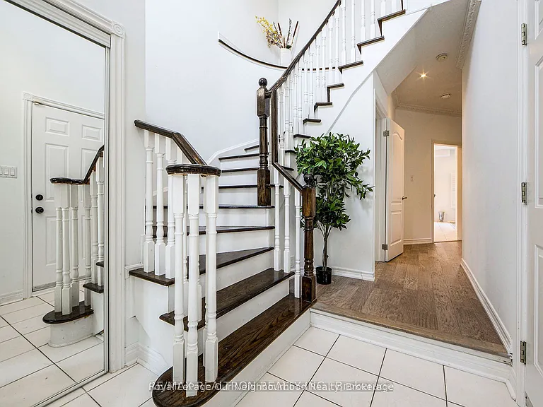 269 Treasure Rd E #UPPER — Photo 31