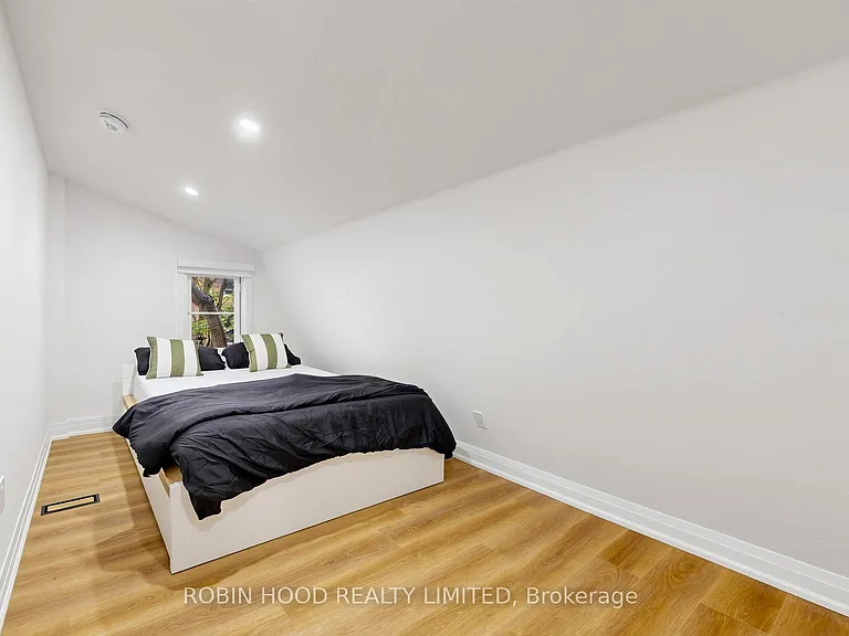 8 Laxton Ave #GARDEN — Photo 14