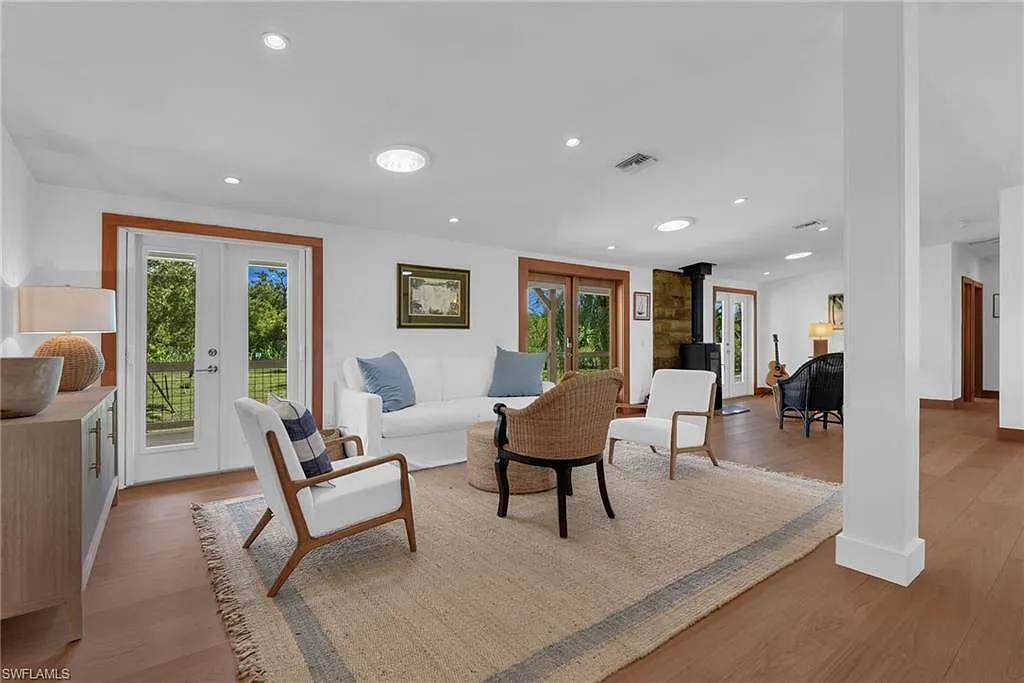 4 bed, 2.0 bath, 1836 sqft, $11,550 — Photo 3
