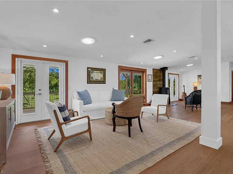 828 Sanctuary Rd — Photo 3