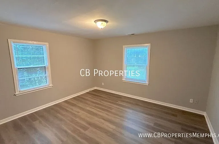 720 Frayser Dr — Photo 3