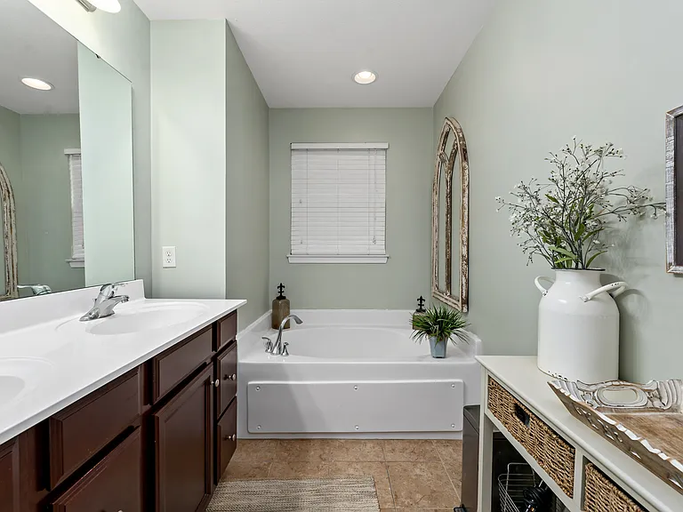 124 Cobblestone Dr — Photo 17