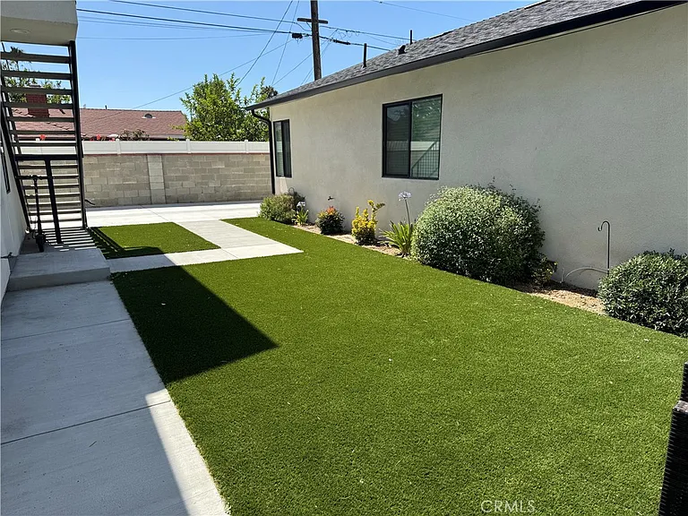 15236 Kingsbury St — Photo 2