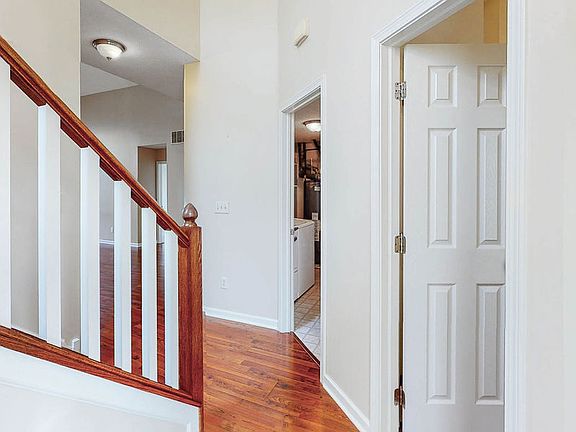 4th image of 4586 Creekside Dr #4586