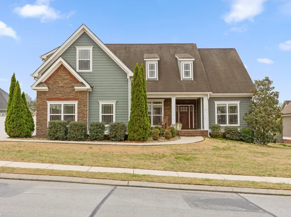 8898 Seven Lakes Dr, Ooltewah, TN 37363