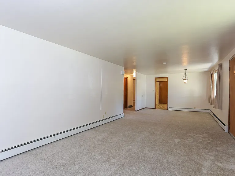 2408 Lake Dr — Photo 2