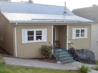 320 6th Ave, Hinton, WV 25951