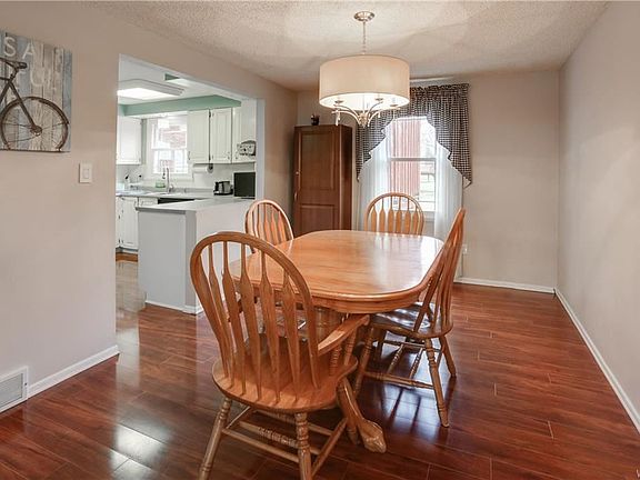 4th image of 22 Westwood Dr