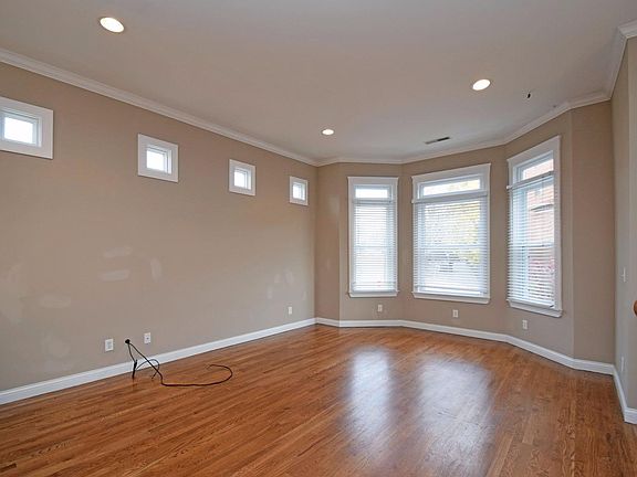 4th image of 2103 Herrick Ave