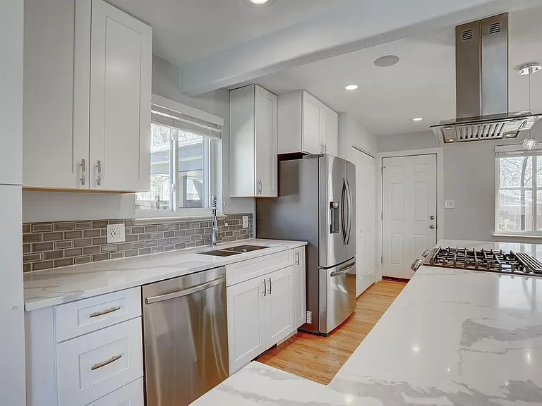 4044 W 77th Pl — Photo 7