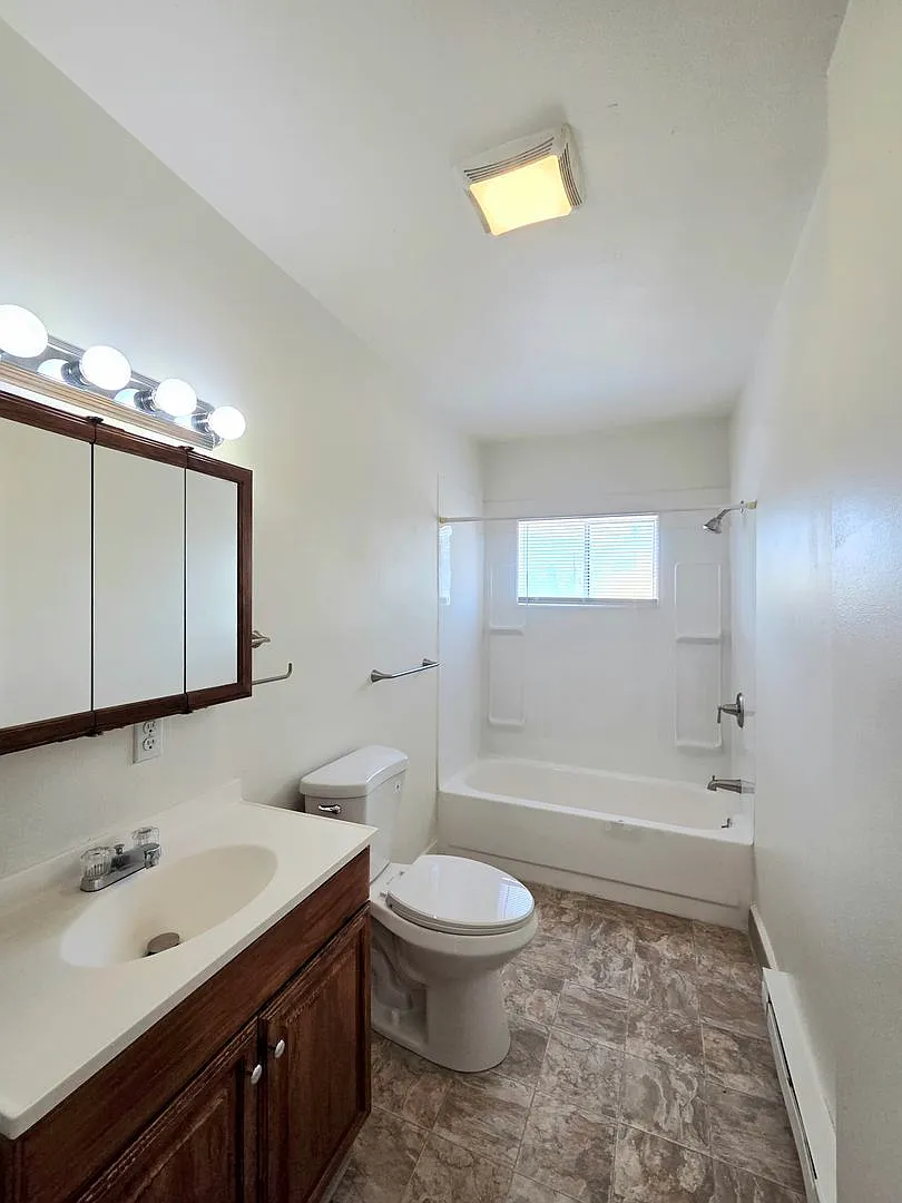 703 Pioneer St. Apts. — Photo 4