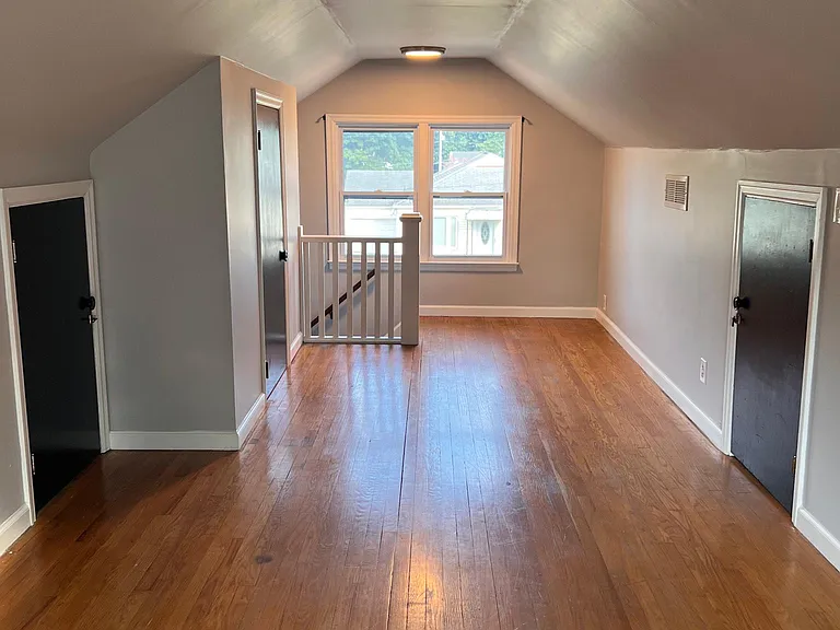 380 Livingston Ave — Photo 8