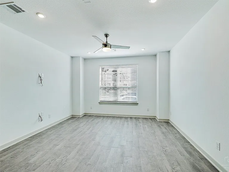 563 Eiseley Dr — Photo 10