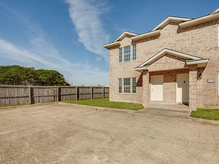 1503 Hollowhill Dr #A — Photo 2