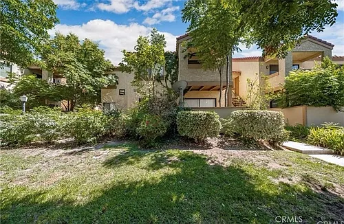1144 W Blaine St #104 Photo 1