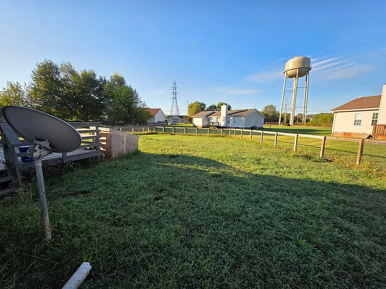 704 Carbondale Dr — Photo 17
