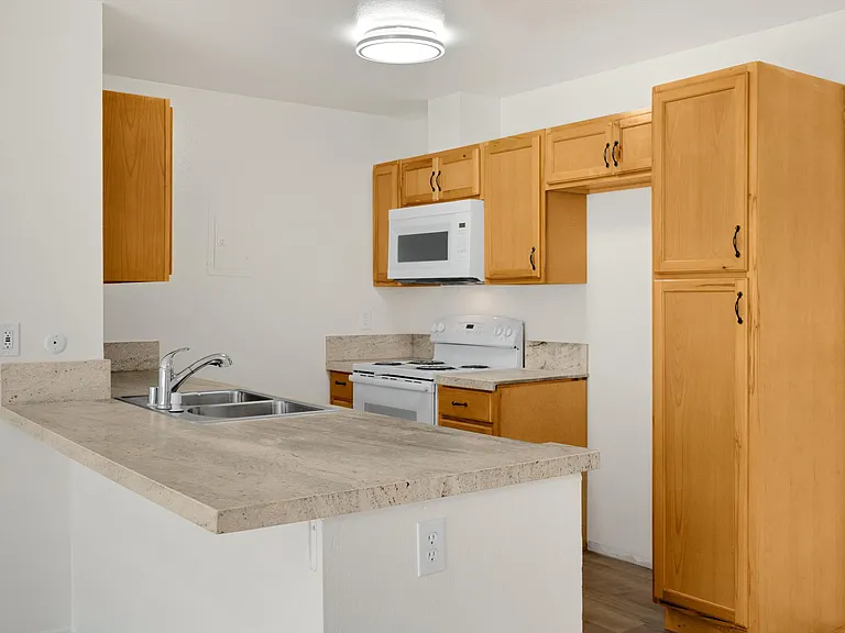 2521 W Sunflower Ave #R8 — Photo 4