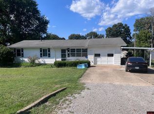 624 Elm St, Gassville, AR 72635