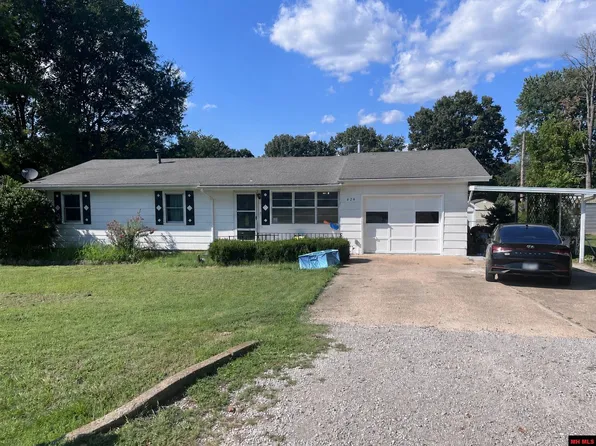 624 Elm St, Gassville, AR 72635