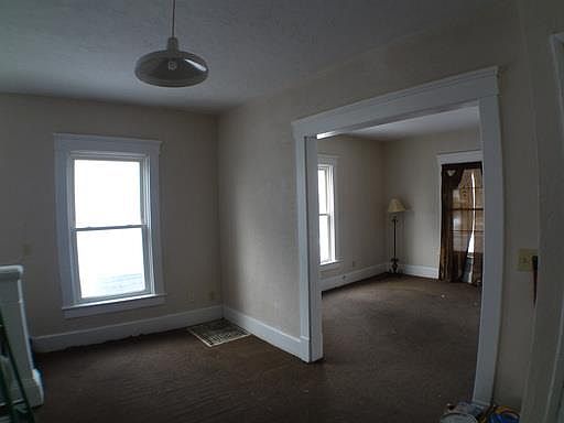 3rd image of 1141 W 9th St