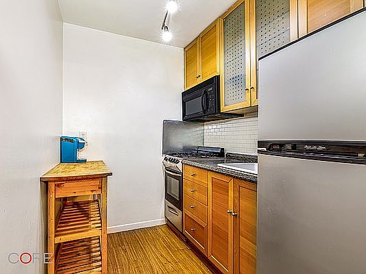 4th image of 32 W 40th St #2-J