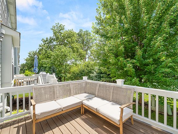 3rd image of 638 Riverbank Dr