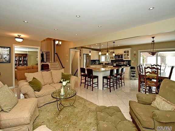 4th image of 321 Parkway Dr