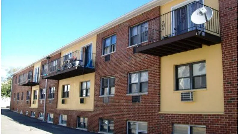 Building Photo - 85 Cove Road
