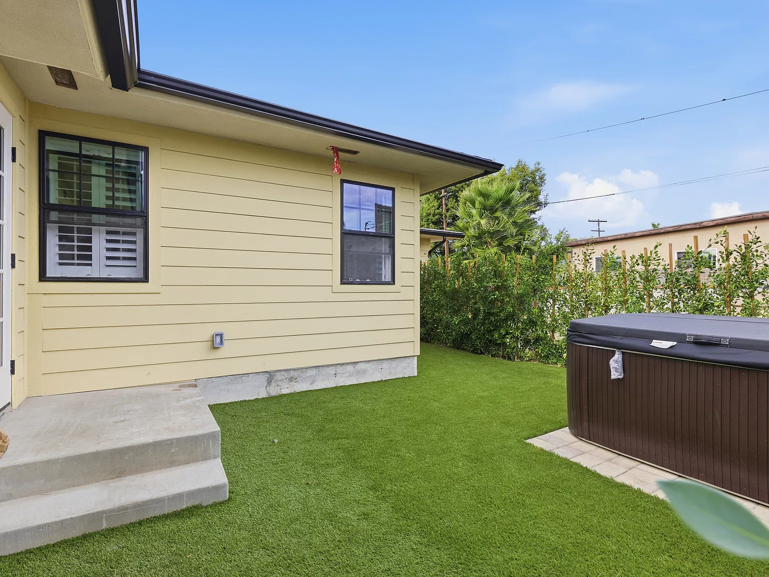 6 bed, 1790 sqft, $8,000 — Photo 2